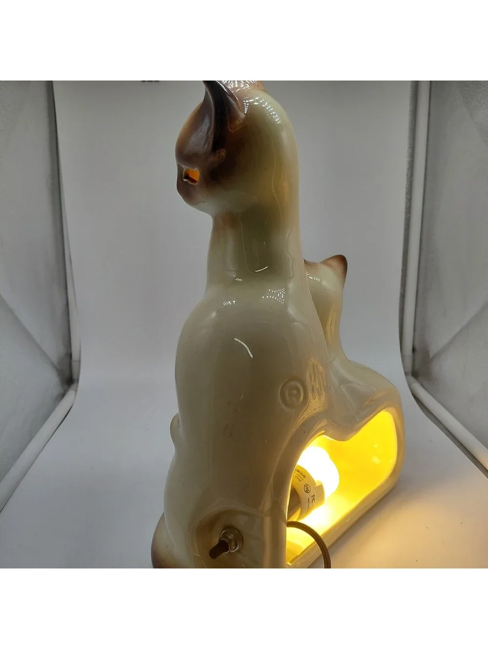 Vintage Howard Kron Siamese Cat TV Lamp MCM Ceramic Mother Kitten Working